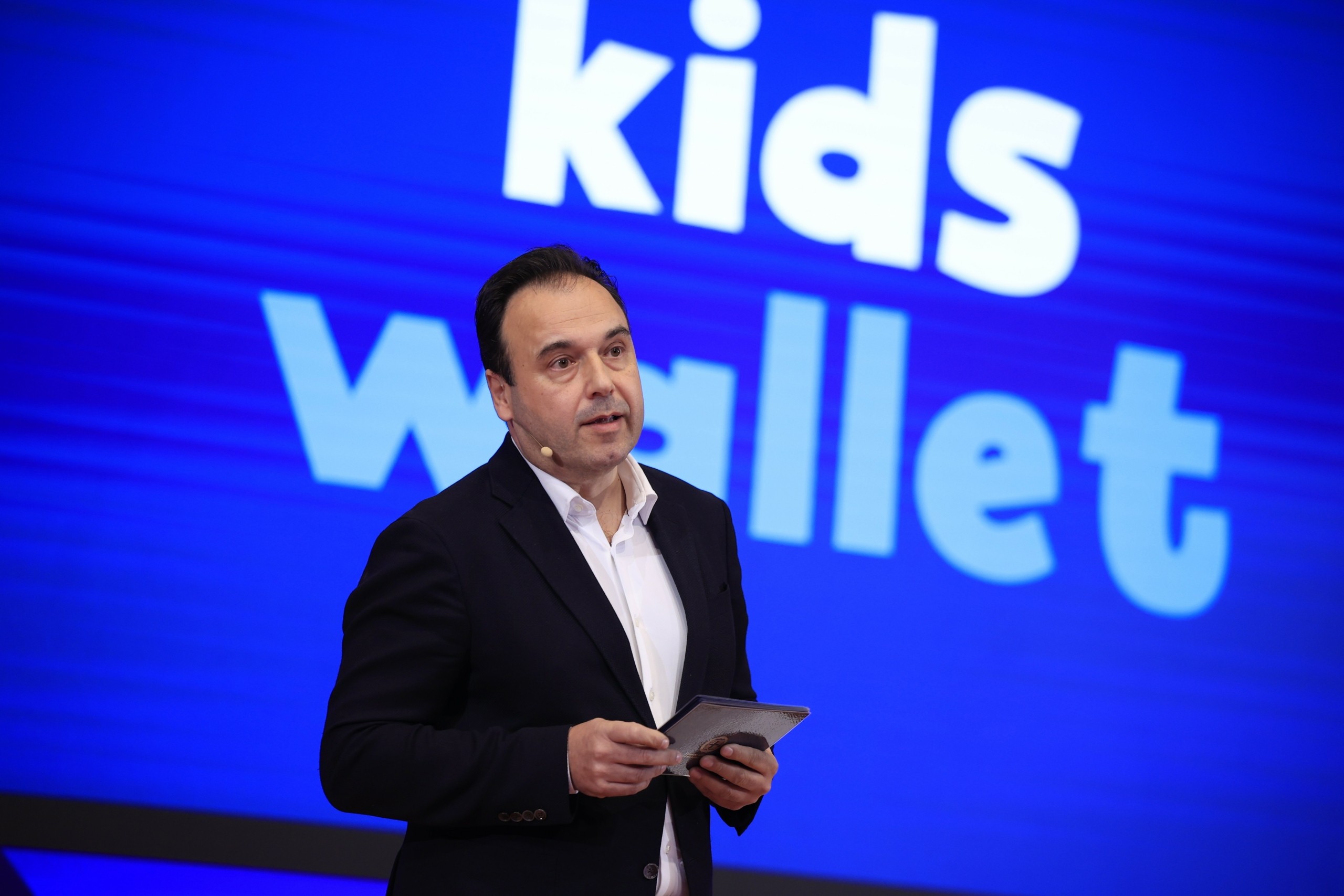 Παπαστεργίου: Έρχεται τον Απρίλιο το «kids wallet» (vid)