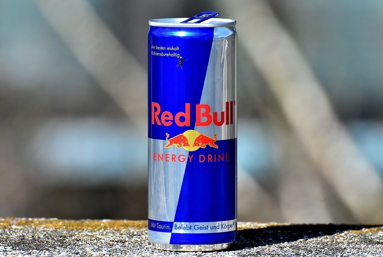 Red Bull: Κέρδη ρεκόρ και επιβράδυνση ανάπτυξης – Στα $11,7 δισ. οι καθαρές πωλήσεις