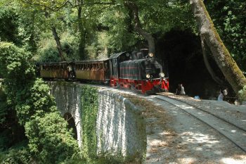 Πήλιο: Άρχισαν ξανά τα δρομολόγια στο Τρενάκι