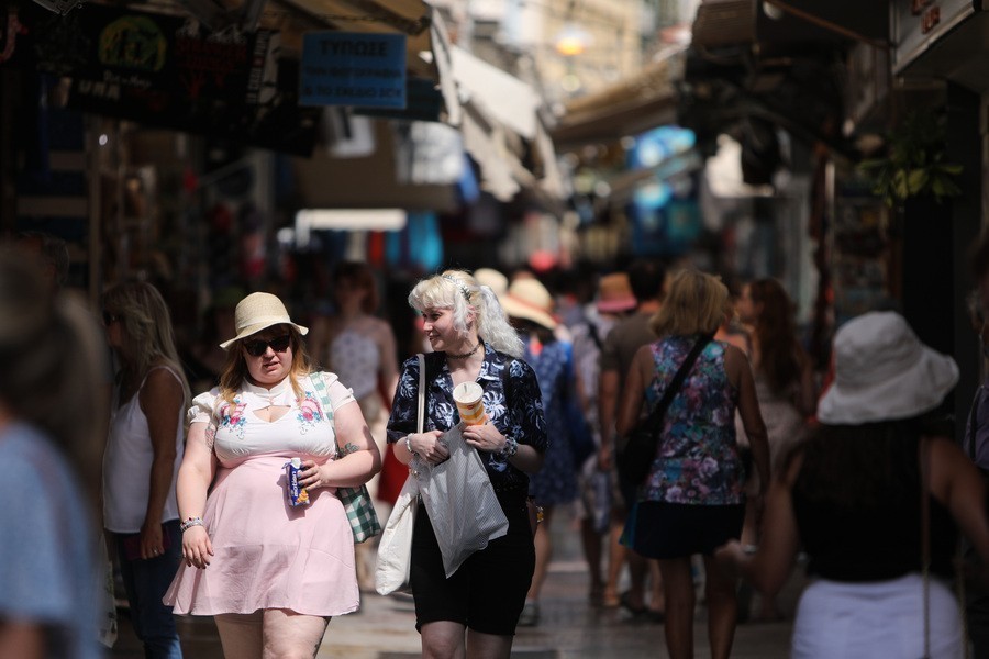 Υπερτουρισμός: Μελέτη από την Περιφέρεια Αττική δείχνει ότι κινδυνεύει η Αθήνα