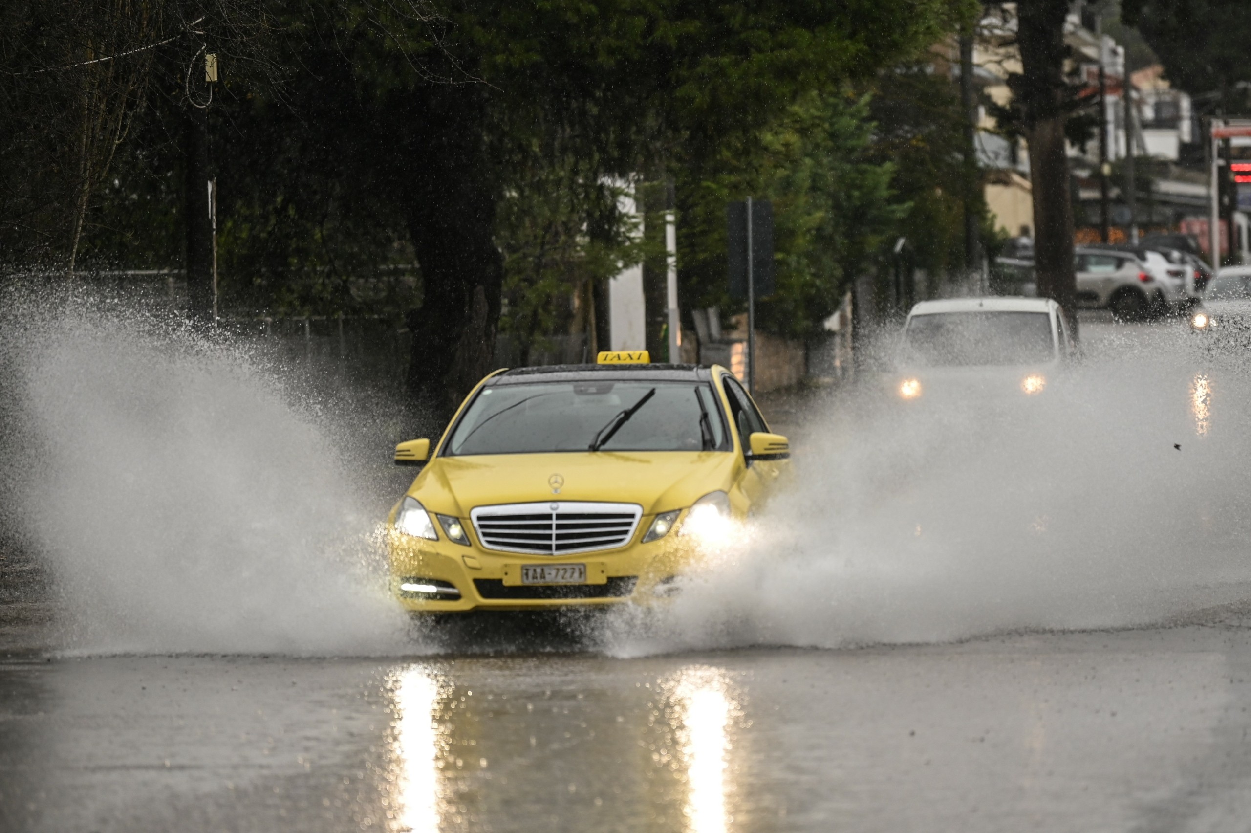 Καιρός: Βροχές και πτώση της θερμοκρασίας από σήμερα και στην Αττική – Πού θα σημειωθούν ισχυρά φαινόμενα