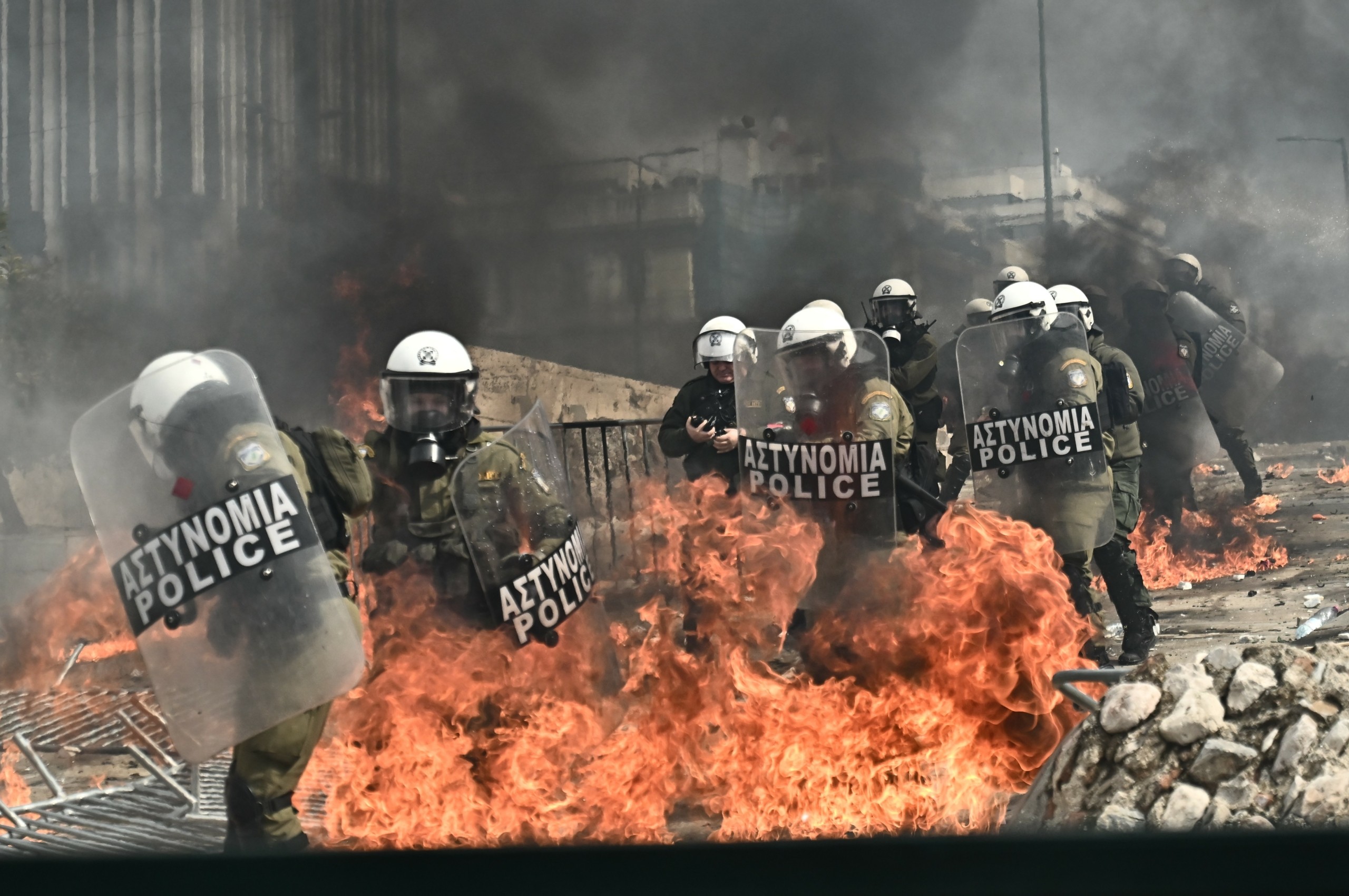 Sky News: Βίαιες διαδηλώσεις στην Ελλάδα – Επεισόδια στην πλατεία Συντάγματος | Ειδήσεις για την Οικονομία