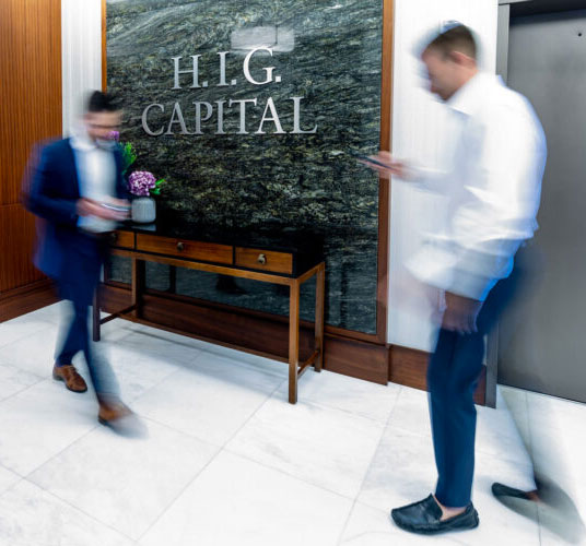 HIG Capital: Συμφωνία $908 εκατ. για τη συγχώνευση της καναδικής Converge με την αμερικανική Peer