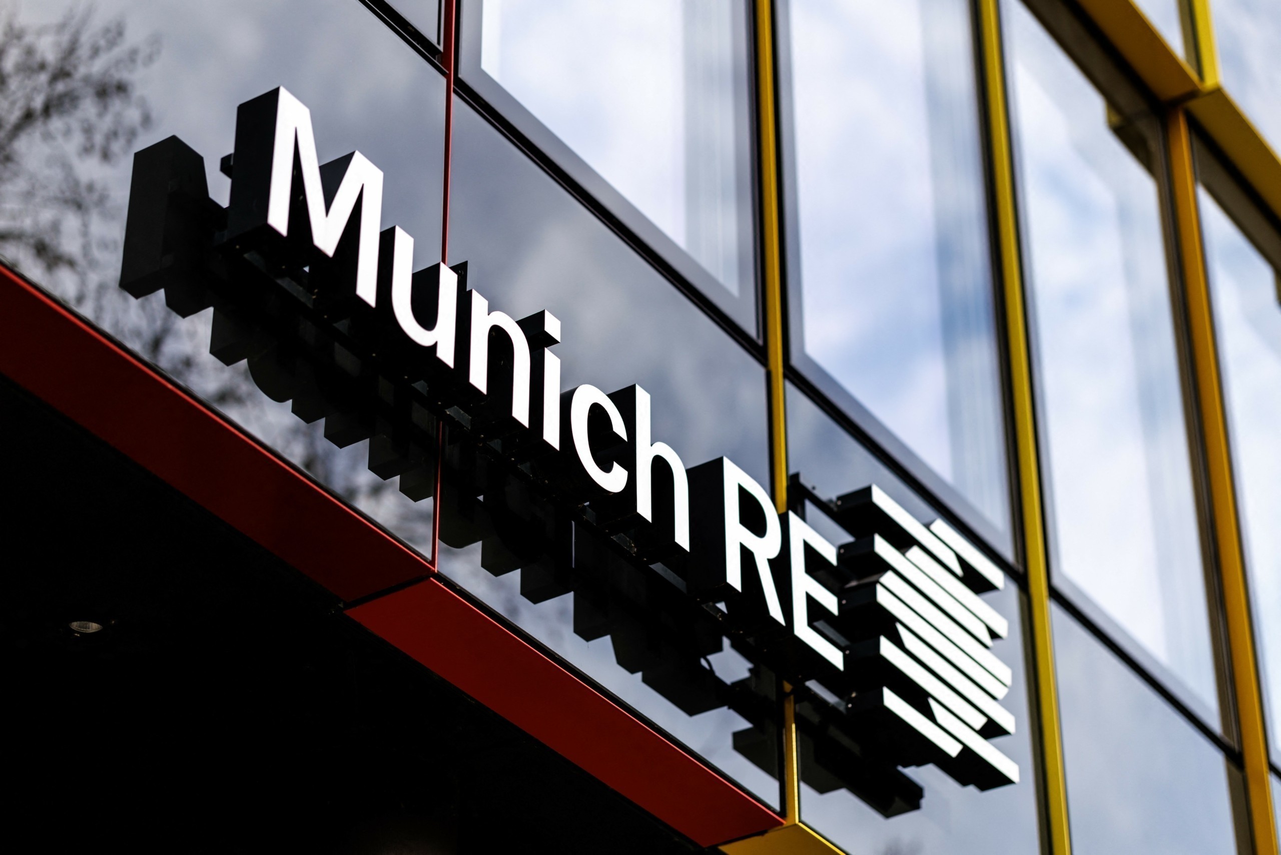 Munich Re: Στα €5,67 δισ. τα κέρδη του 2024, πάνω από τις εκτιμήσεις – Σχεδιάζει μέρισμα €4,6 δισ. 