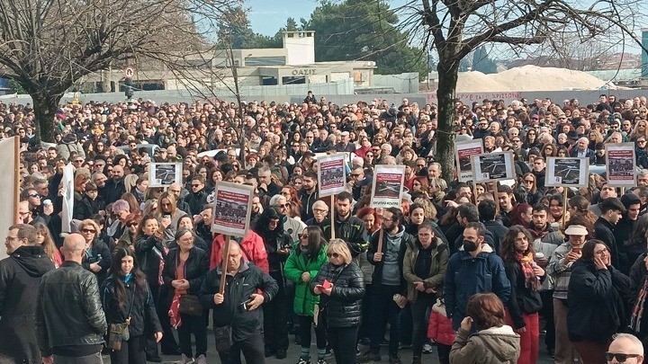 Ιωάννινα: Μεγάλη συγκέντρωση πολιτών με σύνθημα «Δικαιοσύνη για τα Τέμπη» | Ειδήσεις για την Οικονομία