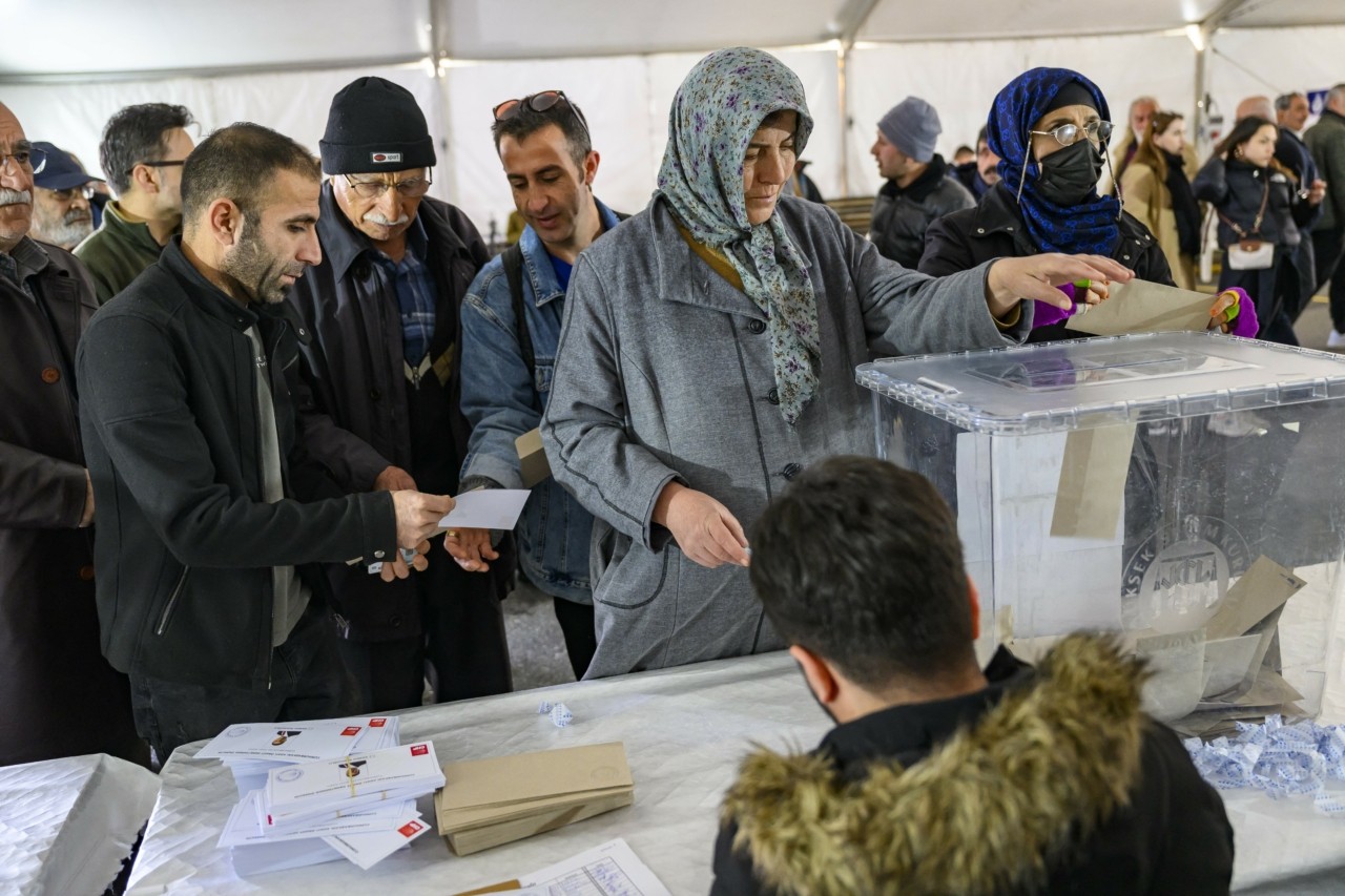 Τουρκία: Στις κάλπες υποστηρικτές του αντιπολιτευόμενου CHP – Ψηφίζουν Ιμάμογλου για τις εκλογές του 2028 (vid) | Ειδήσεις για την Οικονομία